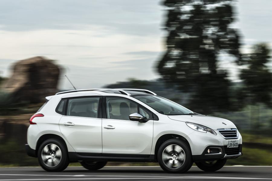  Peugeot 2008 2015 года  (BR) (фото 11 из 25)